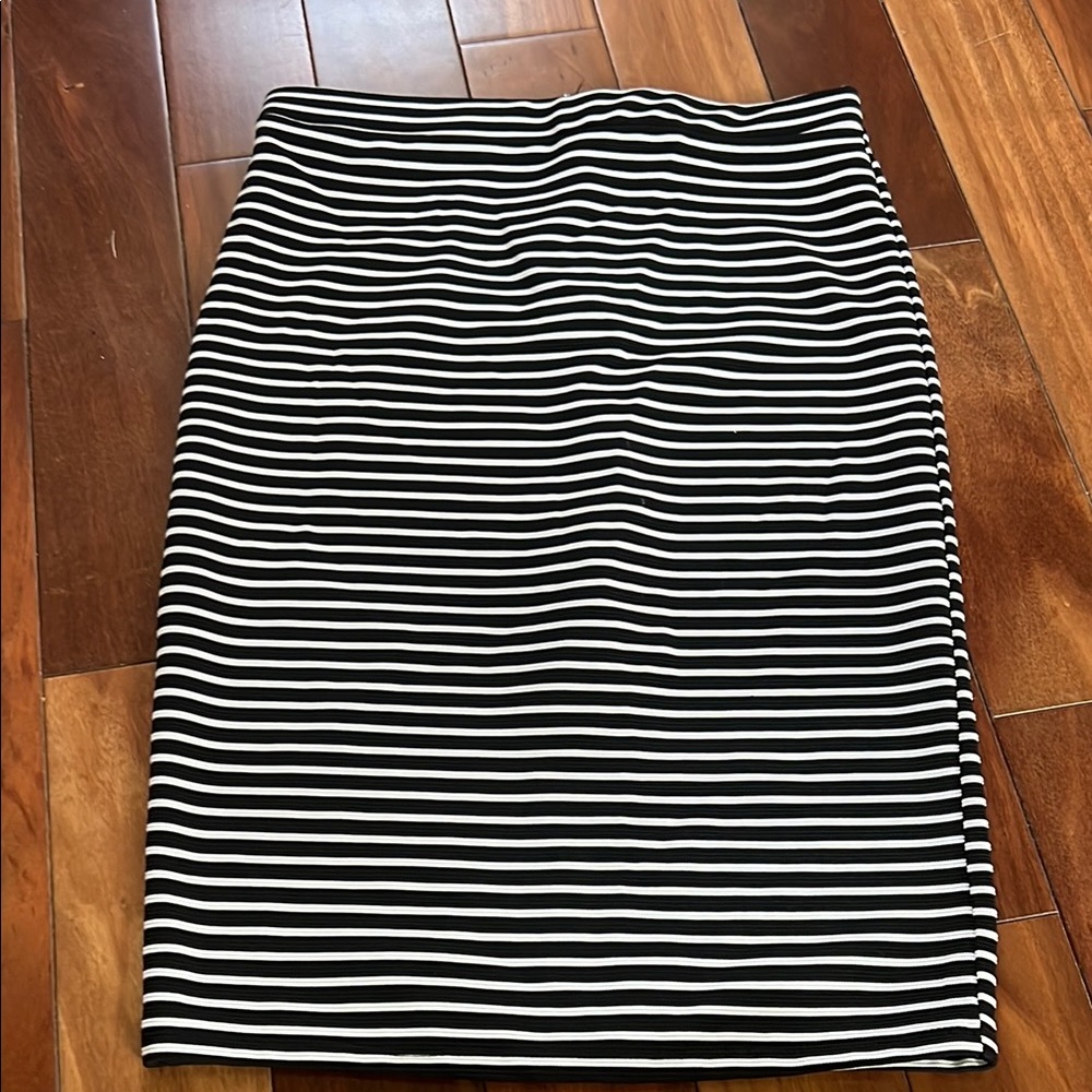 Rue21 Black and White Midi Pencil Skirt